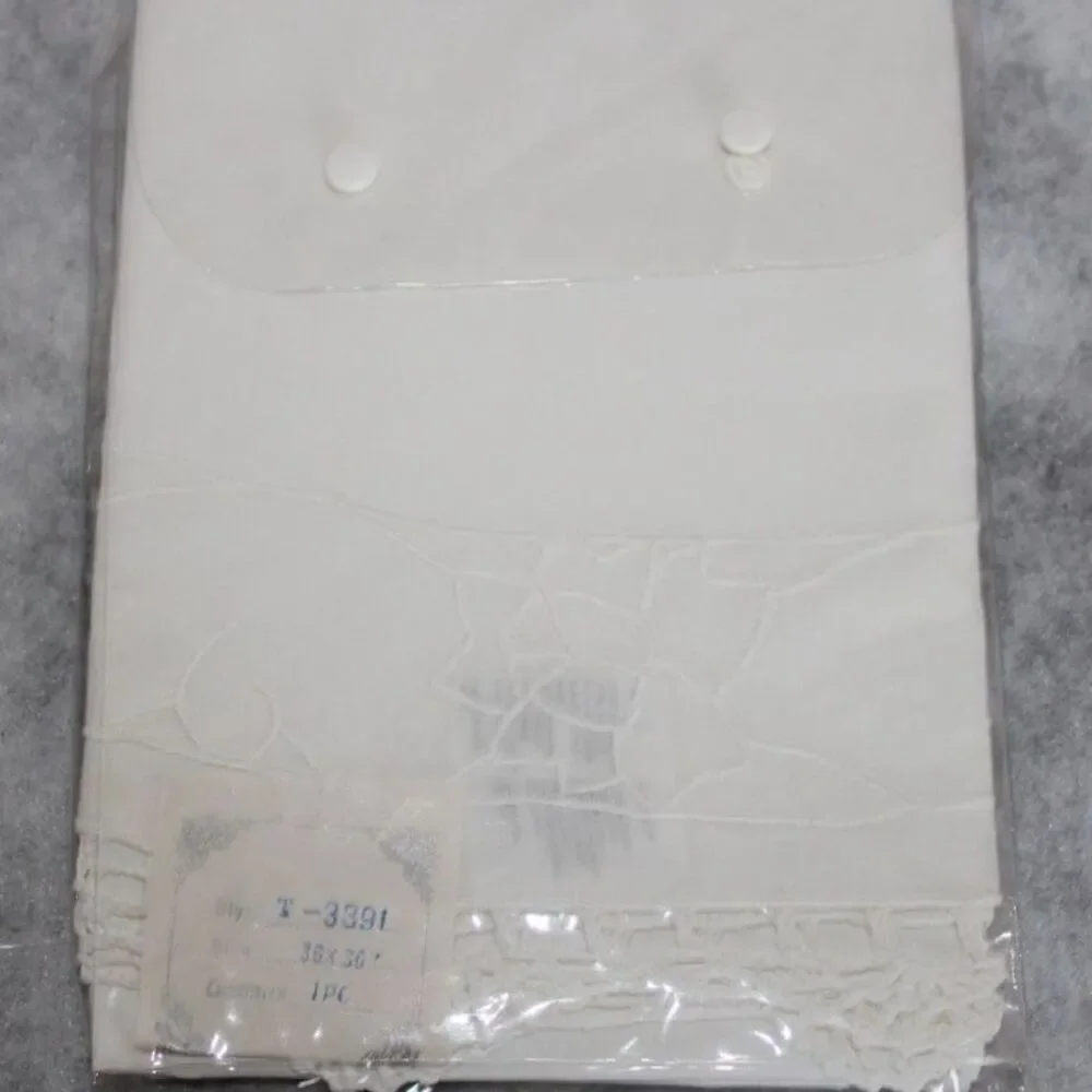 Vintage Orleans Hand Made Lace Table Topper 36